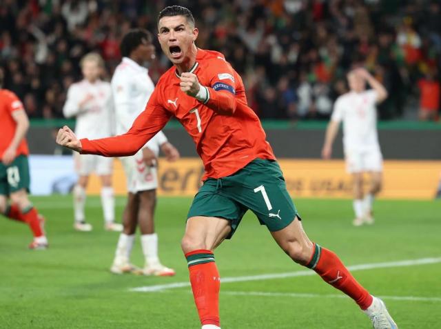 KAIYUN下载app-C罗怼记者：提了问题请看着我，别盯着电脑